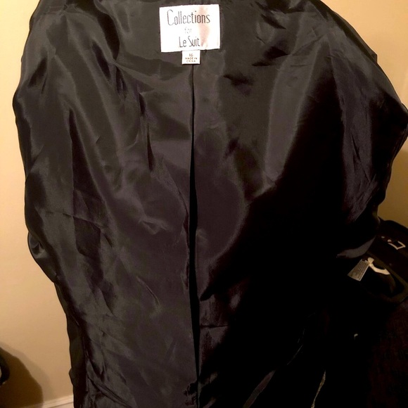 LE SUIT | boucle suit w/button down suit - Picture 7 of 8